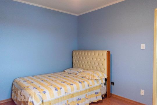 Suíte de casa para alugar com 4 quartos, 198m² em Vila Firmiano Pinto, São Paulo