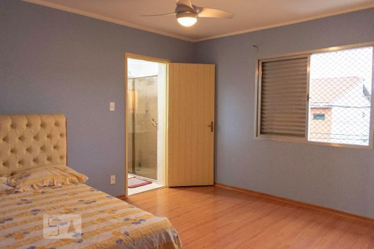 Suíte de casa para alugar com 4 quartos, 198m² em Vila Firmiano Pinto, São Paulo