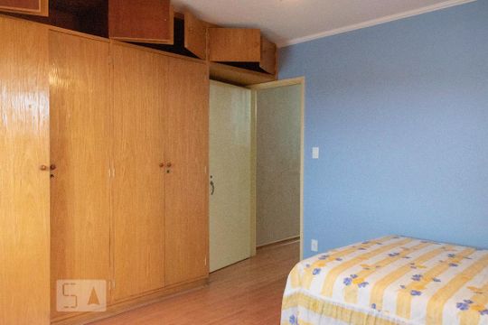 Suíte de casa para alugar com 4 quartos, 198m² em Vila Firmiano Pinto, São Paulo