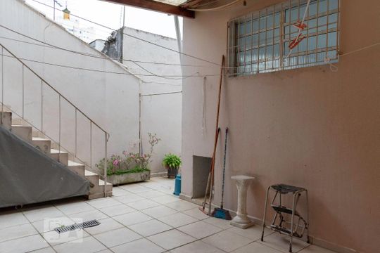 Quintal de casa para alugar com 4 quartos, 198m² em Vila Firmiano Pinto, São Paulo
