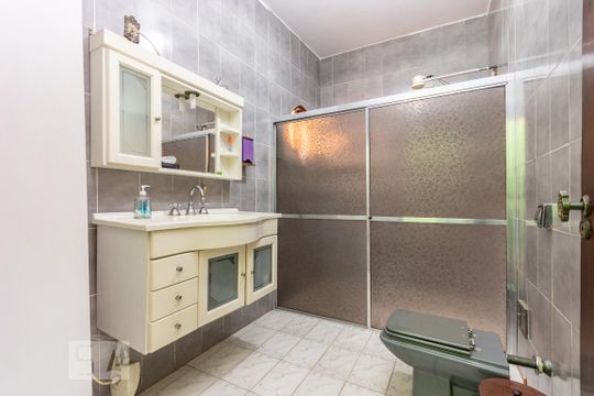 Banheiro suíte de casa para alugar com 5 quartos, 240m² em Vila São Francisco (zona Leste), São Paulo