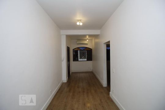 Sala de casa para alugar com 2 quartos, 100m² em Humaitá, Rio de Janeiro