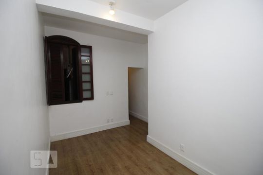 Sala de casa para alugar com 2 quartos, 100m² em Humaitá, Rio de Janeiro