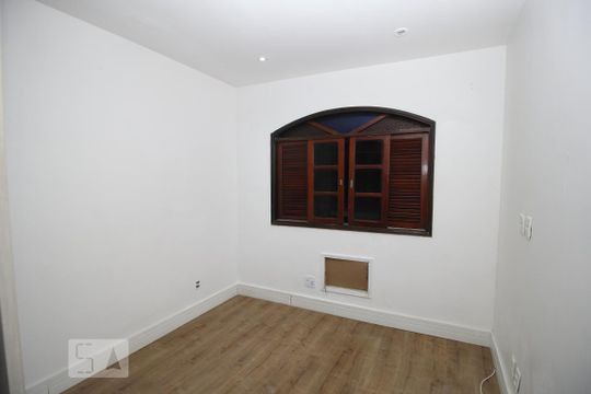 Quarto 2 de casa para alugar com 2 quartos, 100m² em Humaitá, Rio de Janeiro