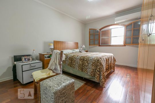 Quarto 1 de casa para alugar com 2 quartos, 250m² em Piqueri, São Paulo