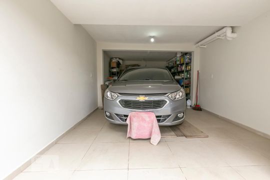 Garagem de casa para alugar com 2 quartos, 250m² em Piqueri, São Paulo
