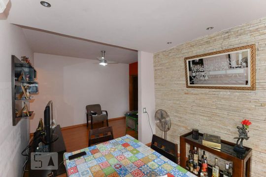 Sala de apartamento para alugar com 2 quartos, 78m² em Vila Isabel, Rio de Janeiro