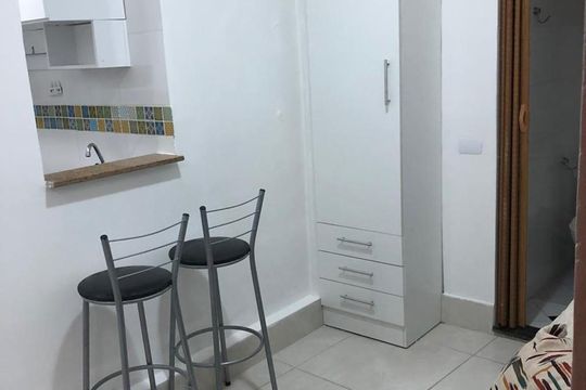 Sala/Cozinha de kitnet/studio para alugar com 1 quarto, 18m² em Mirandópolis, São Paulo