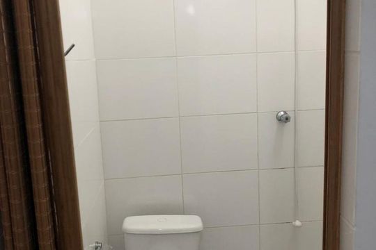 Banheiro de kitnet/studio para alugar com 1 quarto, 18m² em Mirandópolis, São Paulo