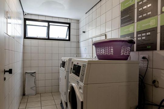 Área comum do prédio - lavanderia de apartamento para alugar com 1 quarto, 40m² em Vila Nova Conceição, São Paulo
