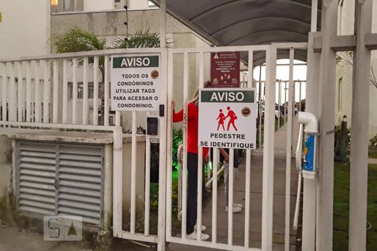 Entrada de apartamento para alugar com 2 quartos, 40m² em Cavalhada, Porto Alegre