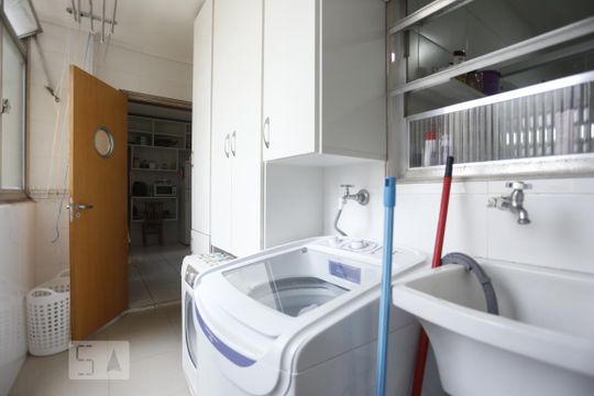 Area de Serviços de apartamento para alugar com 2 quartos, 95m² em Bela Vista, São Paulo