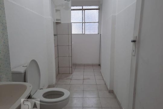 Banheiro de apartamento à venda com 1 quarto, 38m² em Sé, São Paulo