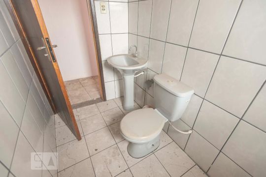 Banheiro 1 de casa à venda com 2 quartos, 334m² em Parque São Domingos, São Paulo