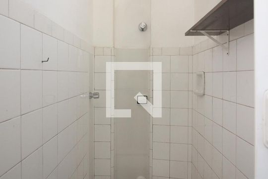 Banheiro de serviço de apartamento à venda com 2 quartos, 76m² em Centro Histórico, Porto Alegre