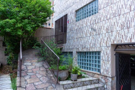 Fachada de casa à venda com 4 quartos, 192m² em Vila Moinho Velho, São Paulo