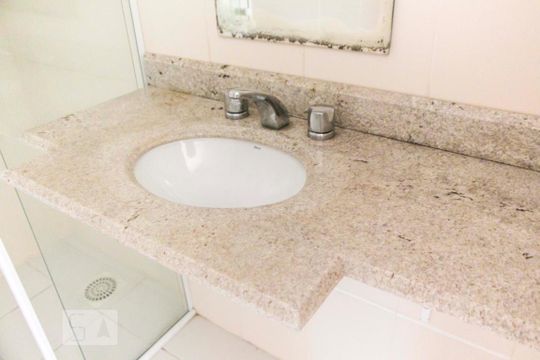 Banheiro da Suíte de apartamento para alugar com 2 quartos, 80m² em Itacorubi, Florianópolis