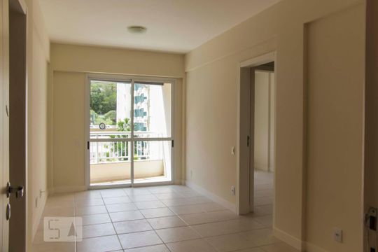 Sala de apartamento para alugar com 2 quartos, 80m² em Itacorubi, Florianópolis