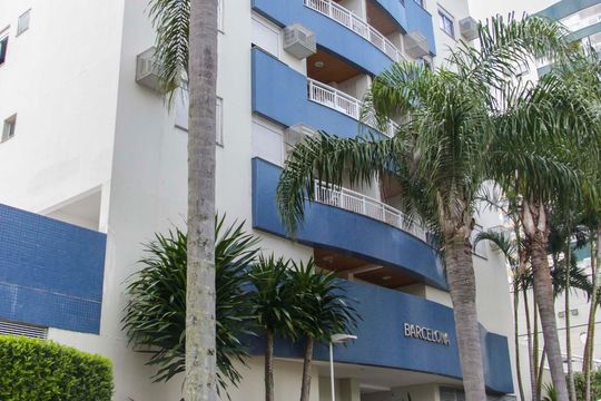 Fachada de apartamento para alugar com 2 quartos, 80m² em Itacorubi, Florianópolis