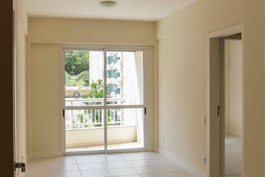 Sala de apartamento para alugar com 2 quartos, 80m² em Itacorubi, Florianópolis