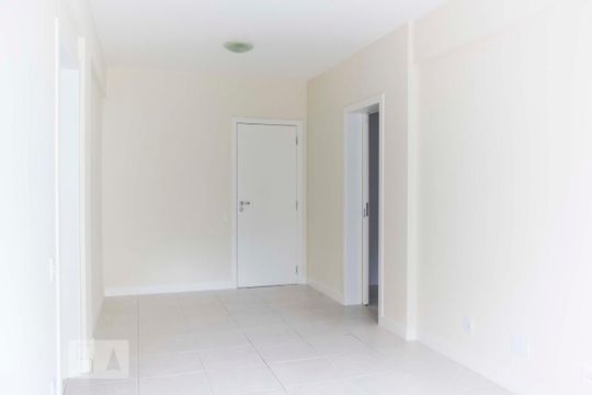 Sala de apartamento para alugar com 2 quartos, 80m² em Itacorubi, Florianópolis