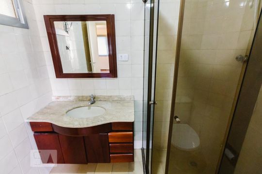 Banheiro de apartamento para alugar com 3 quartos, 72m² em Lapa, São Paulo