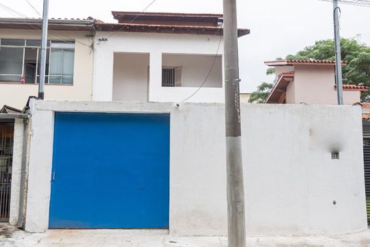 Fachada de casa à venda com 2 quartos, 182m² em Jardim Trussardi, São Paulo