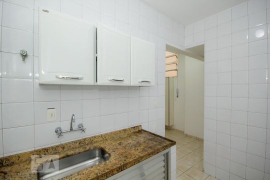 Cozinha de apartamento para alugar com 2 quartos, 75m² em Copacabana, Rio de Janeiro