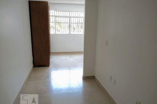 Dormitório  de kitnet/studio à venda com 1 quarto, 29m² em Setor de Habitações Individuais Norte, Brasília