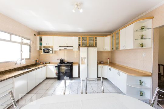 Cozinha de casa à venda com 3 quartos, 350m² em Vila Carrão, São Paulo