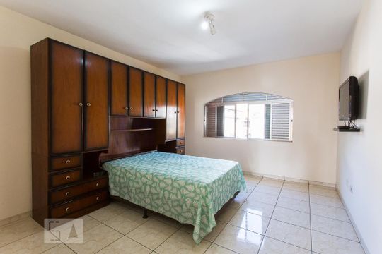 Suíte de casa à venda com 3 quartos, 350m² em Vila Carrão, São Paulo
