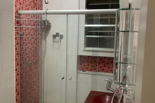 Banheiro  de apartamento para alugar com 1 quarto, 30m² em Copacabana, Rio de Janeiro