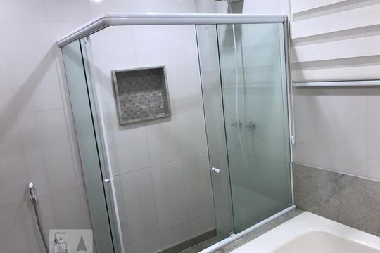 Banheiro Quarto 1 de apartamento à venda com 3 quartos, 160m² em Jardim Guanabara, Rio de Janeiro