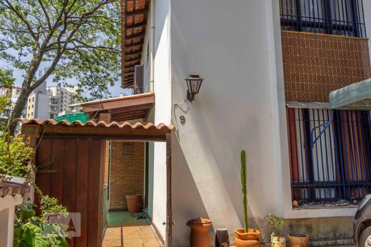 Fachada de casa para alugar com 4 quartos, 223m² em Vila Santa Catarina, São Paulo