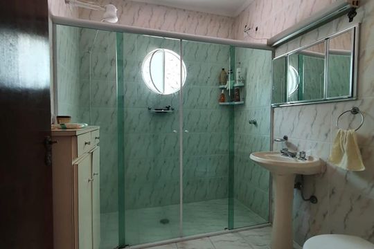 Banheiro Quarto 1 de casa à venda com 2 quartos, 180m² em Jardim Rosa de Franca, Guarulhos
