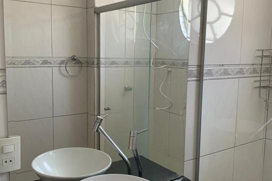 Banheiro de apartamento à venda com 1 quarto, 40m² em Vila Brasílio Machado, São Paulo