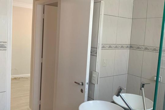 Banheiro de apartamento à venda com 1 quarto, 40m² em Vila Brasílio Machado, São Paulo