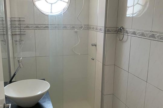 Banheiro de apartamento à venda com 1 quarto, 40m² em Vila Brasílio Machado, São Paulo