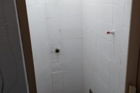 Banheiro de Serviço de apartamento para alugar com 2 quartos, 80m² em Centro, Niterói