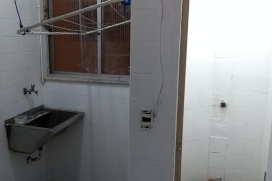 Banheiro de Serviço de apartamento para alugar com 2 quartos, 80m² em Centro, Niterói