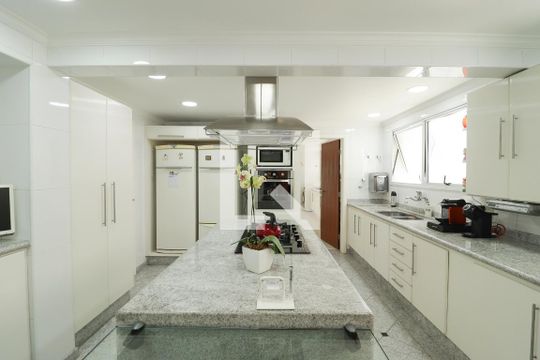 Cozinha de apartamento à venda com 3 quartos, 330m² em Santana, São Paulo