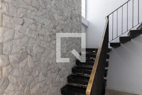 Escada de casa à venda com 5 quartos, 340m² em Liberdade, São Paulo