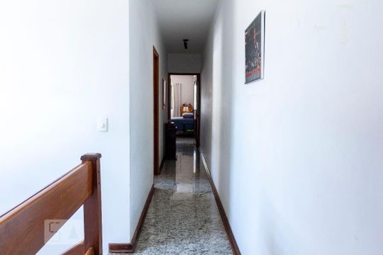 Corredor 2 de casa à venda com 4 quartos, 180m² em Vila da Saúde, São Paulo