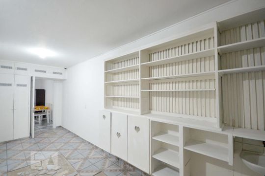 Sala de Estar de casa para alugar com 2 quartos, 53m² em Vila Gumercindo, São Paulo