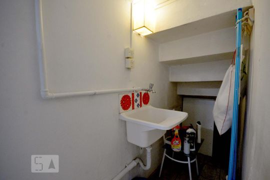 Area de Serviço de casa para alugar com 2 quartos, 53m² em Vila Gumercindo, São Paulo