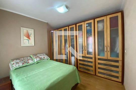 Closet do quarto de casa para alugar com 3 quartos, 165m² em Vila Bastos, Santo André