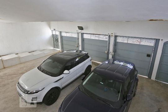 Garagem de casa à venda com 6 quartos, 500m² em Jardim Vitoria Regia (zona Oeste), São Paulo