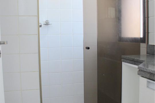 Banheiro da Suíte de apartamento para alugar com 2 quartos, 70m² em Barra da Tijuca, Rio de Janeiro