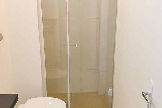 Banheiro de apartamento para alugar com 1 quarto, 39m² em Pinheiros, São Paulo