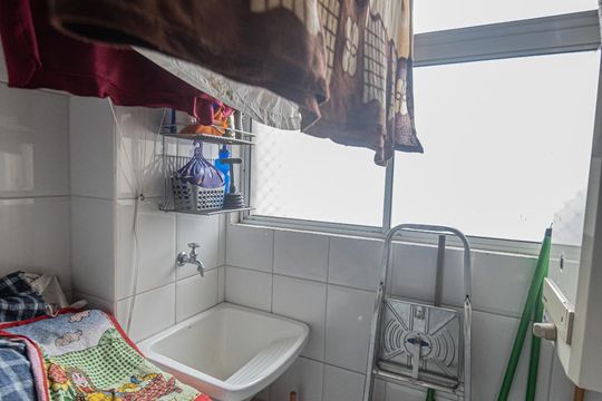 Área de Serviço de apartamento para alugar com 2 quartos, 56m² em Vila Bertioga, São Paulo
